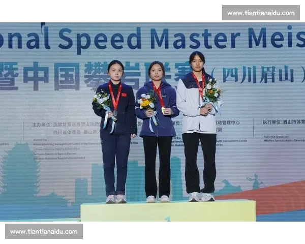 攀岩联赛眉山站：难度决赛巅峰对决，谭有恬朱成彬登顶